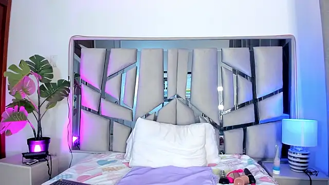 lucy davies online show from 2, 3, 2026