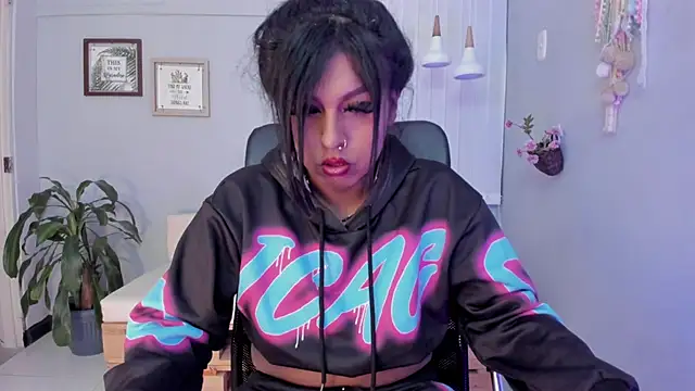 Nahomy Collins  online show from 7, 3, 2026