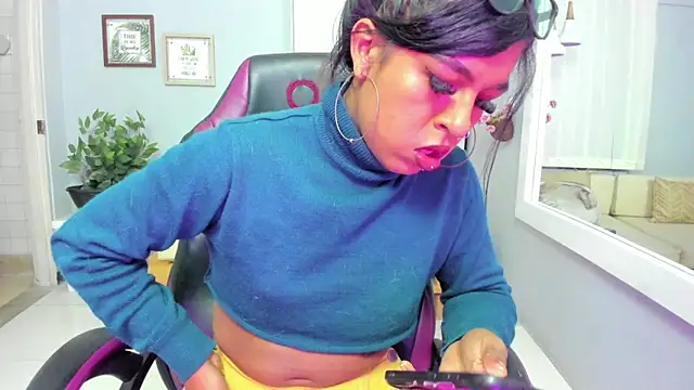 Nahomy Collins  online show from 6, 6, 2026
