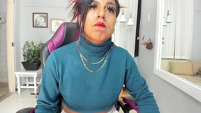 Nahomy Collins  online show from 12, 5, 2026