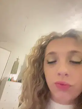 imkhloe online show from 15, 3, 2026