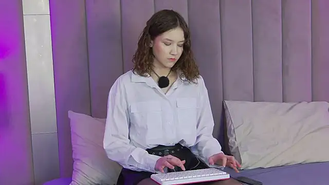 AriaAlves online show from 9, 4, 2026