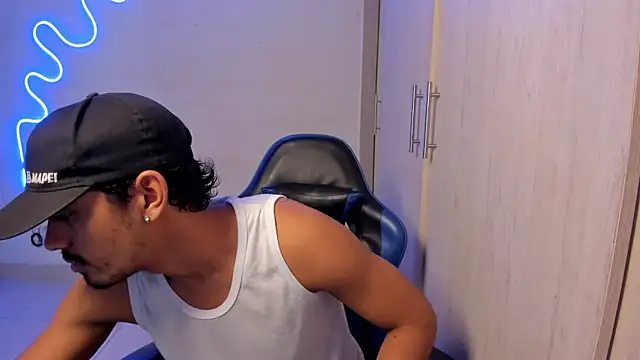 jossi12345j online show from 14, 4, 2026