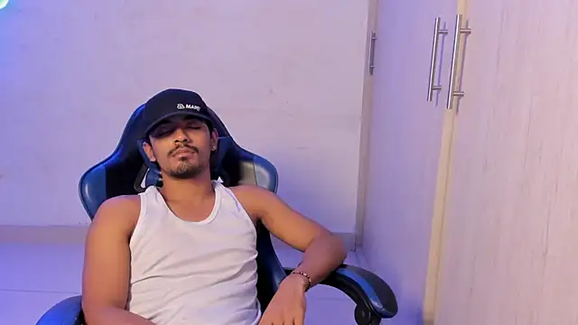 jossi12345j online show from 15, 4, 2026