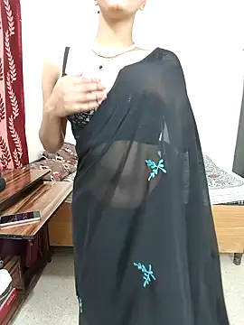 Snapshot of Glow_Queen chatting on 29, 4, 2026 Glow Queen online show from 29, 4, 2026