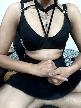Snapshot of Glow_Queen chatting on 22, 4, 2026 Glow Queen online show from 22, 4, 2026