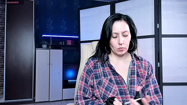 Lucky Milf online show from 4, 4, 2026