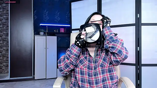 Lucky Milf online show from 5, 4, 2026