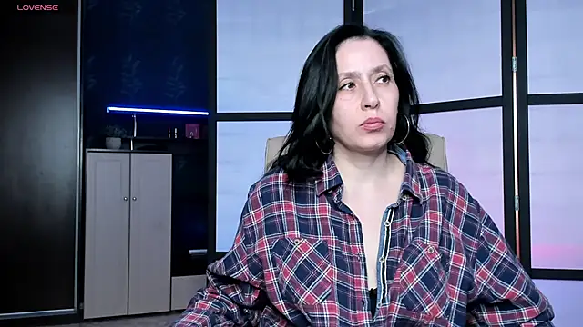 Lucky Milf online show from 2, 4, 2026