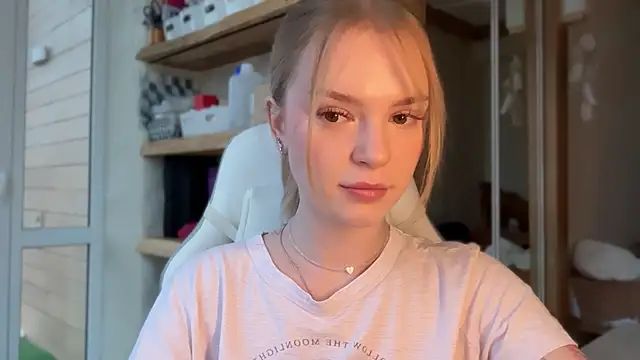 cyberl0ve  online show from 24, 4, 2026