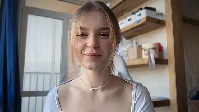 cyberl0ve  online show from 15, 4, 2026