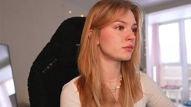 cyberl0ve  online show from 10, 3, 2026