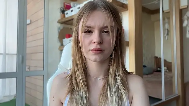 cyberl0ve  online show from 17, 4, 2026