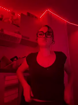 Claraaaaa06 online show from 8, 4, 2026