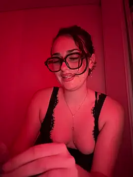 Claraaaaa06 online show from 15, 4, 2026