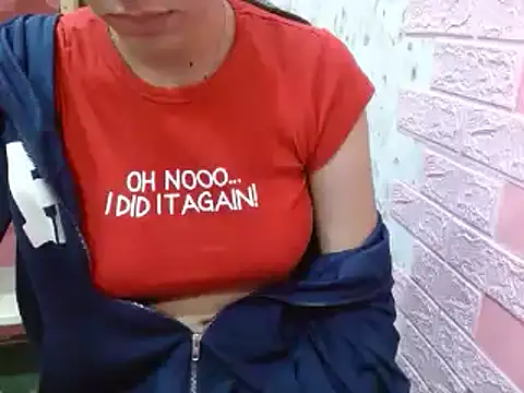 lolit cat online show from 21, 4, 2026