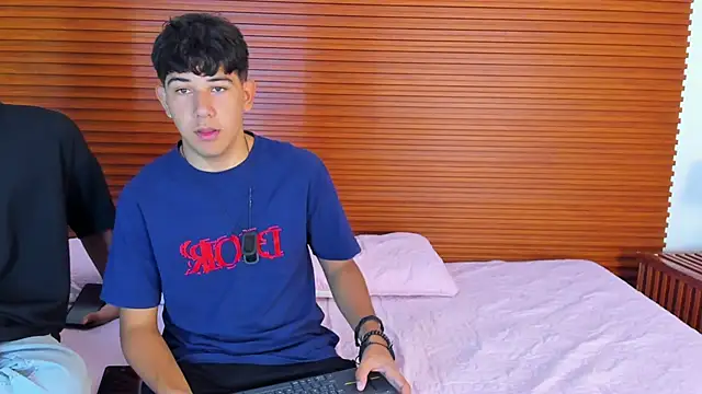 peakk twiinns online show from 7, 4, 2026