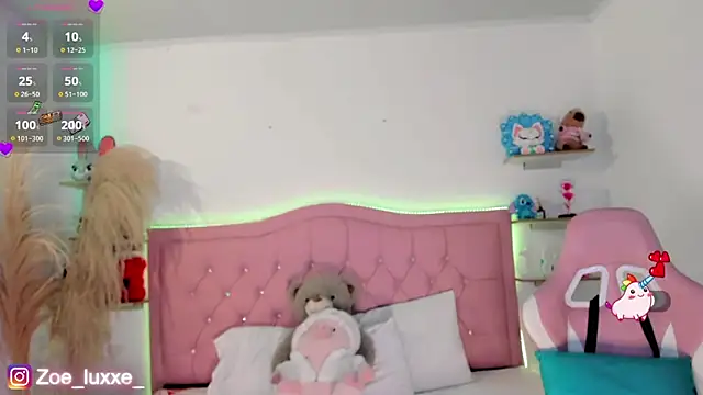 Zoe Luxxe  online show from 18, 4, 2026