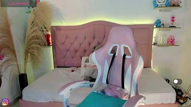 Zoe Luxxe  online show from 31, 3, 2026