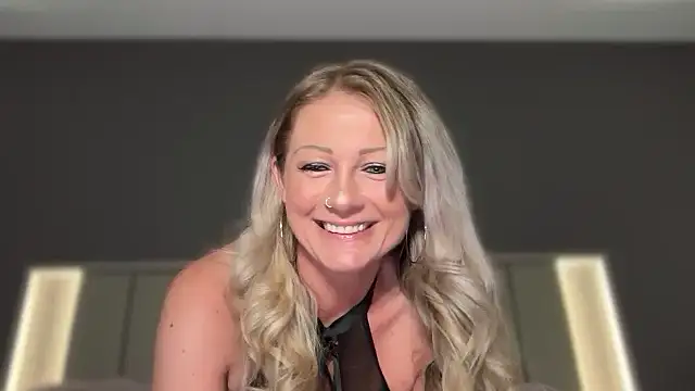 Snapshot of BlondeMilf82 chatting on 4, 7, 2026 BlondeMilf82 online show from 4, 7, 2026