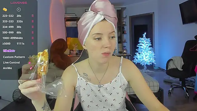 Snapshot of Mary_Blu chatting on 14, 12, 2025 Mary Blu online show from 14, 12, 2025