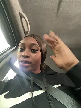 LiaTrainor online show from 25, 3, 2026