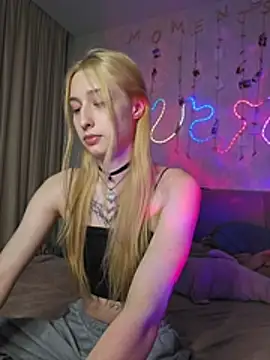 Snapshot of Emma_Willson chatting on 7, 6, 2026 Emma Willson online show from 7, 6, 2026