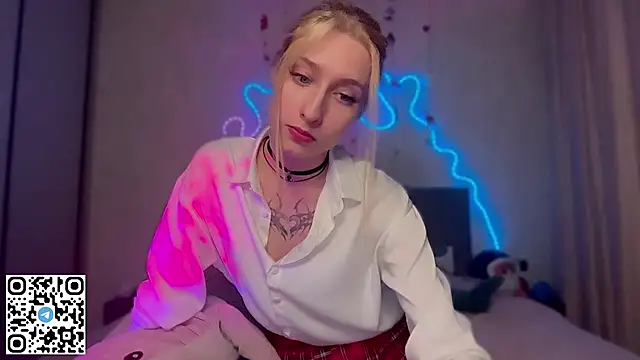 Snapshot of Emma_Willson chatting on 26, 6, 2026 Emma Willson online show from 26, 6, 2026