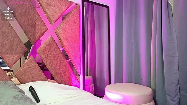 Emma Revees online show from 28, 4, 2026