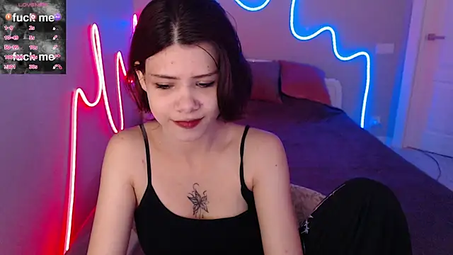 Snapshot of llittle-peachh chatting on 3, 6, 2026 llittle-peachh online show from 3, 6, 2026