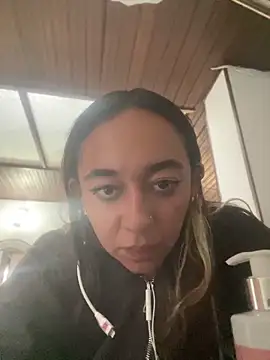 Snapshot of Im_Luuu chatting on 12, 5, 2026 Im Luuu online show from 12, 5, 2026