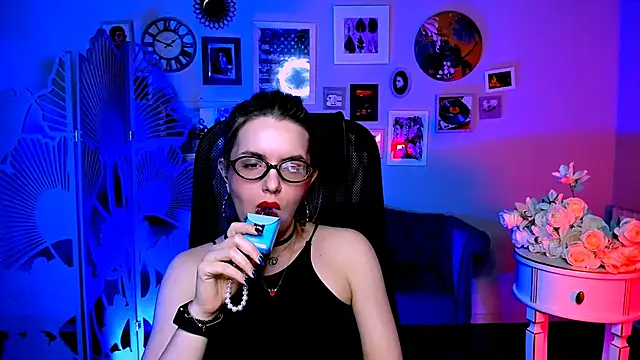 Snapshot of AliceSmite chatting on 23, 4, 2026 AliceSmite online show from 23, 4, 2026