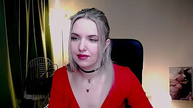 Snapshot of AliceSmite chatting on 7, 4, 2026 AliceSmite online show from 7, 4, 2026