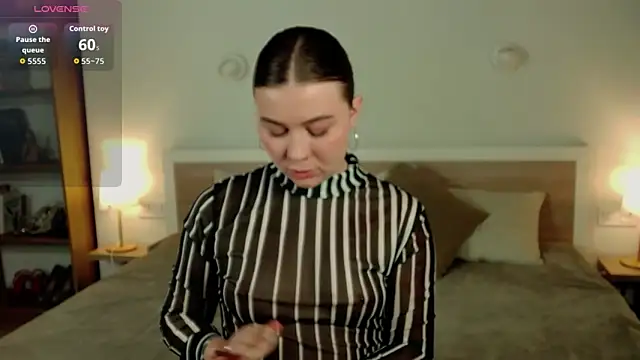 Snapshot of HermioneMoon chatting on 2, 5, 2026 HermioneMoon online show from 2, 5, 2026