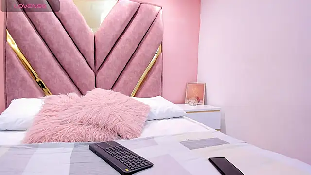 chloe larson online show from 27, 3, 2026