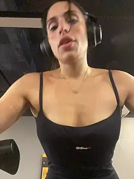 sweetwanda online show from 8, 4, 2026