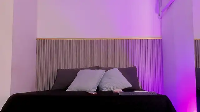 ashvalentine  online show from 16, 4, 2026