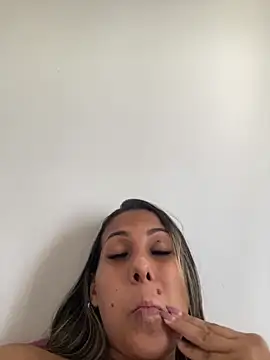 kifanyy online show from 5, 4, 2026