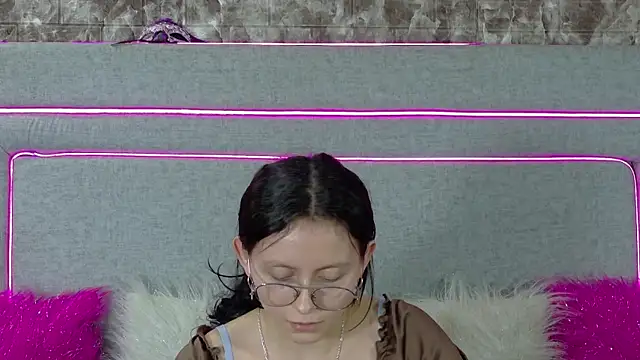 Naomimolie online show from 16, 7, 2026