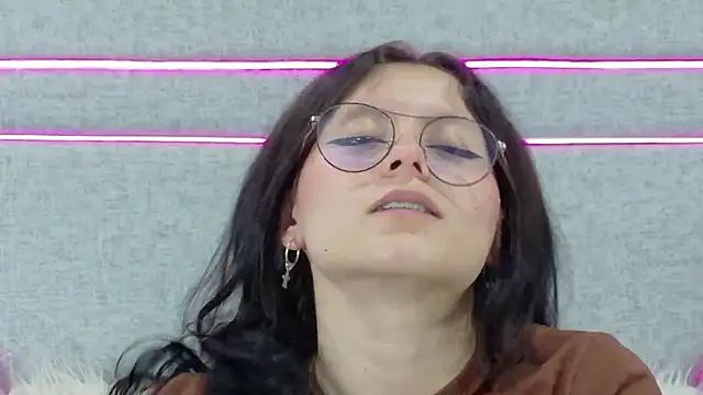 Naomimolie online show from 24, 7, 2026