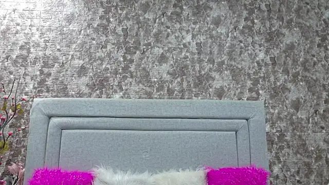 Naomimolie online show from 18, 6, 2026