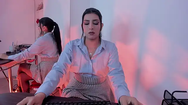 jaade doll online show from 27, 4, 2026