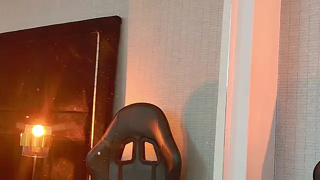 EllaEvanzz online show from 24, 3, 2026