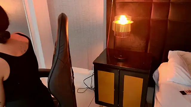 EllaEvanzz online show from 16, 4, 2026