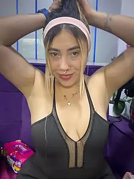 Snapshot of ManuelaVeeleez chatting on 28, 5, 2026 ManuelaVeeleez online show from 28, 5, 2026