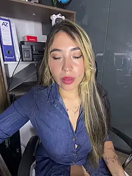 Snapshot of ManuelaVeeleez chatting on 5, 6, 2026 ManuelaVeeleez online show from 5, 6, 2026