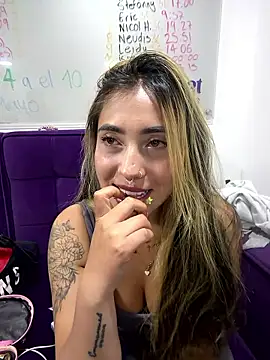 Snapshot of ManuelaVeeleez chatting on 9, 5, 2026 ManuelaVeeleez online show from 9, 5, 2026
