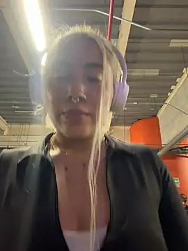 ManuelaVeeleez online show from 25, 6, 2026