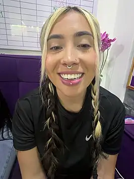 ManuelaVeeleez online show from 22, 7, 2026