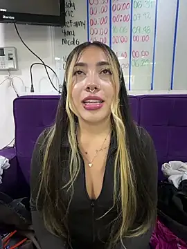 Snapshot of ManuelaVeeleez chatting on 22, 5, 2026 ManuelaVeeleez online show from 22, 5, 2026